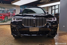 宝马X7真的很帅啊，这个鼻孔真特么大