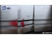 台风“山竹”逼近 市民大喊：我什么都看不到了