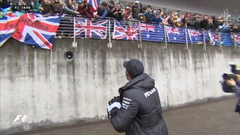 F1中国站汉密尔顿与车迷互动