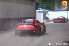 法拉利在跑车界有着不可撼动的地位，赛道上的霸气王者！