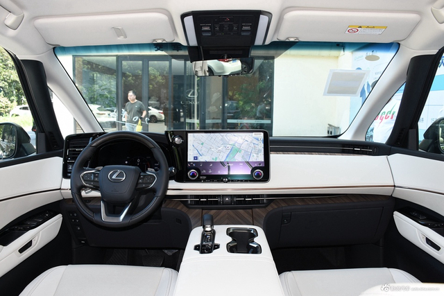 2023款雷克萨斯LM 350h 七座隽雅版