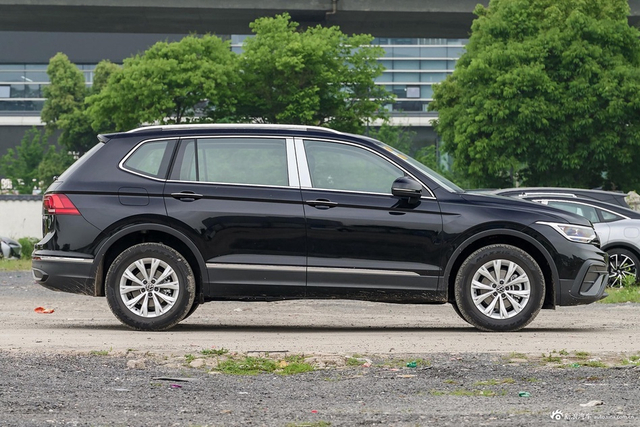 2024款途观L 出众款 330TSI 自动两驱龙腾版