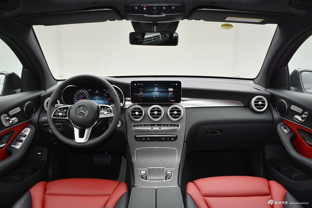 2020款奔驰GLC 300 4MATIC轿跑SUV 