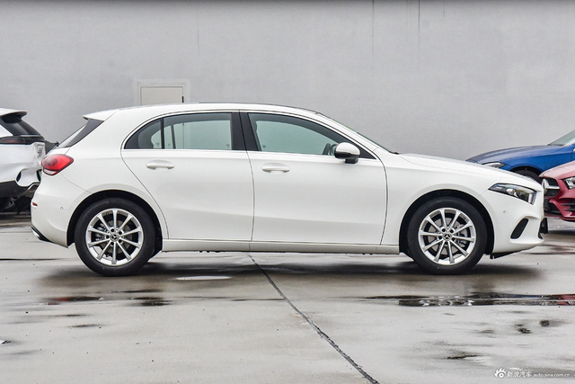 2022款奔驰A级(进口) 改款 A 200 时尚型