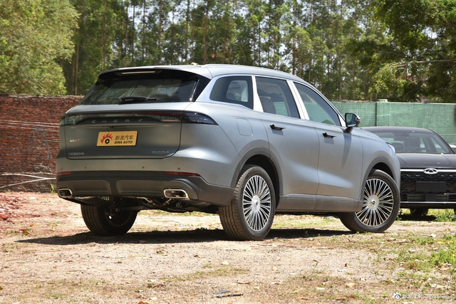 2024款瑞虎8 L 2.0T 两驱豪华版 7座