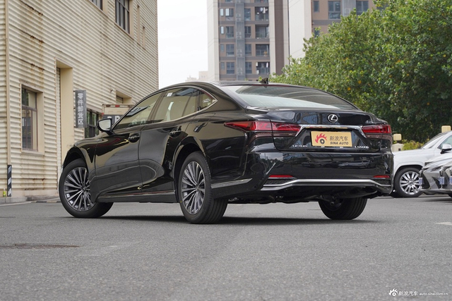 2024款雷克萨斯LS 500h 豪华版