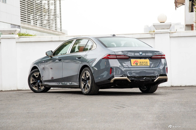 2024款宝马i5 eDrive 35L M运动套装