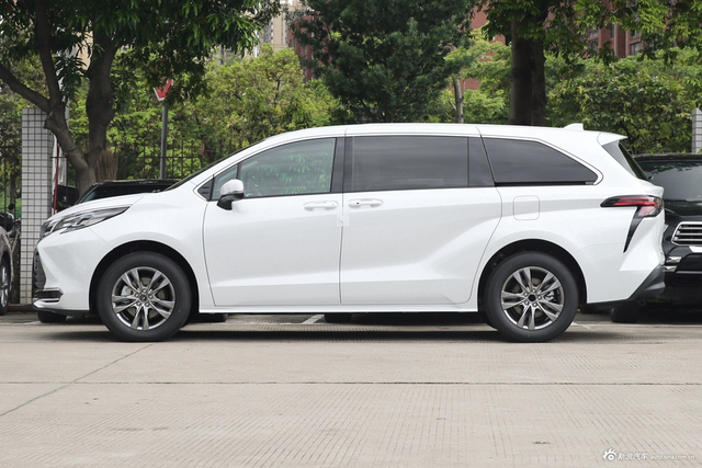 2027款赛那SIENNA 2.5L 双擎两驱舒适版