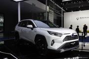 丰田RAV4荣放混动够狠，这车最高直降0.15万，买竞品的都后悔了！