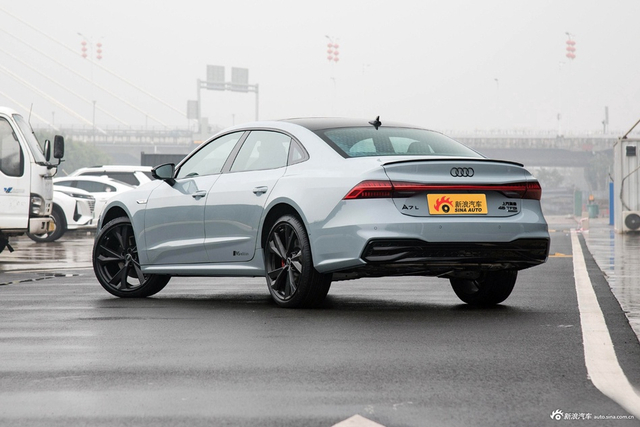2024款奥迪A7L 45 TFSI quattro RS 套件竞速版