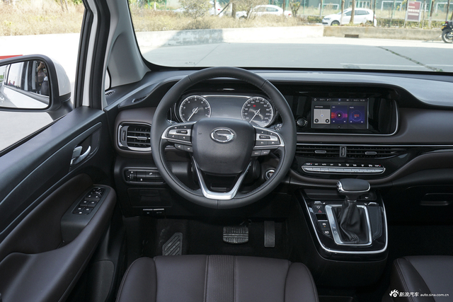 2019款传祺GM61.5T自动尊享版6座270T