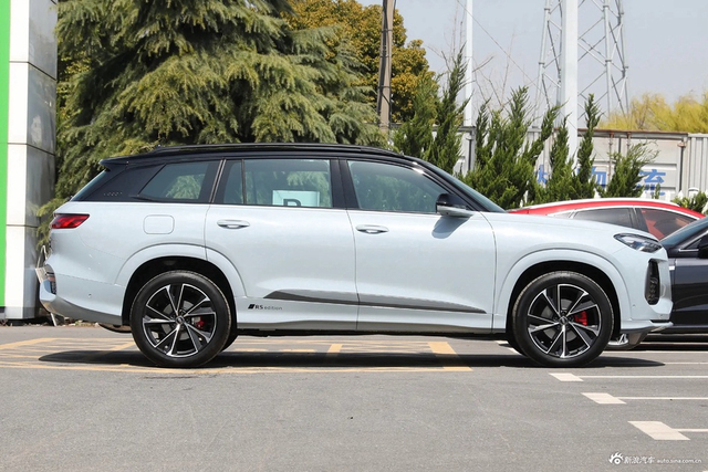 2024款奥迪Q6 45 TFSI quattro RS 套件竞速版 7座