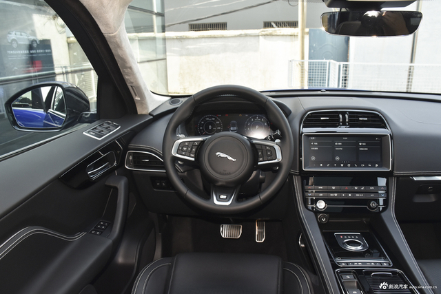 2018款捷豹F-PACE改款2.0T自动四驱R-SPORT运动版 