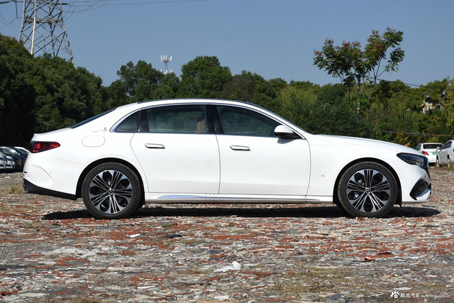 2025款奔驰E级 E 300 L 时尚运动型