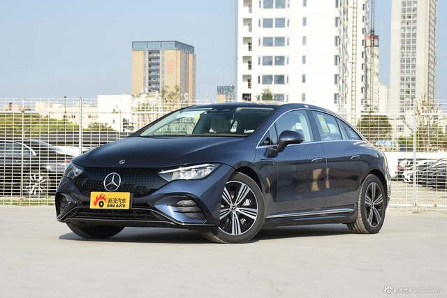 2022款奔驰EQE 350 豪华版