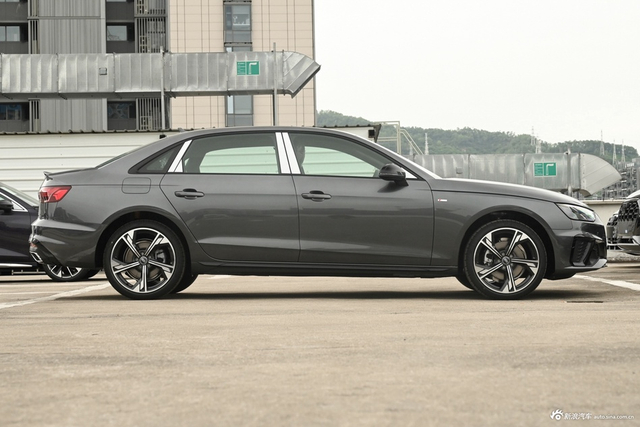 2025款奥迪A4L 200万辆悦享版 40 TFSI 星夜版