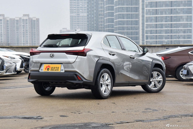2024款雷克萨斯UX 300h 探趣版