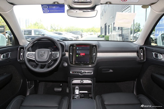 2024款沃尔沃XC40 B4 四驱 智远豪华版