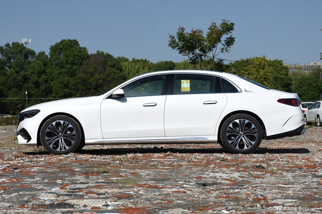 2025款奔驰E级 E 300 L 时尚运动型