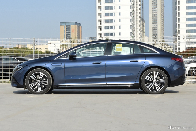 2022款奔驰EQE 350 豪华版