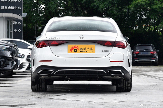 2024款奔驰E 350 e L 插电式混合动力运动轿车