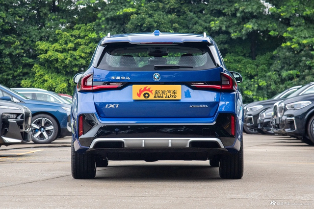 2023款宝马iX1 eDrive 30L M运动套装