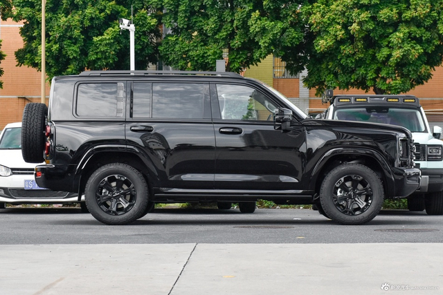 2025款哈弗H9 2.0T 汽油四驱勇士版