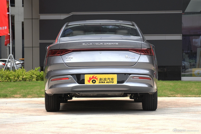 2024款秦PLUS DM-i 荣耀版 120KM超越型