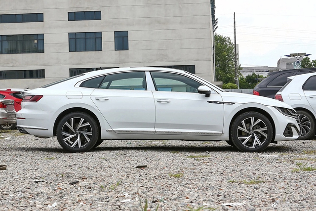 2024款一汽-大众CC 330TSI 炫目版