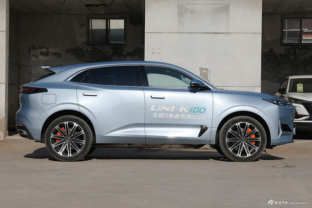 2022款长安UNI-K混动 蓝鲸iDD 尊贵型