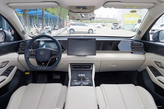 2024款比亚迪秦L DM-i 120KM超越型