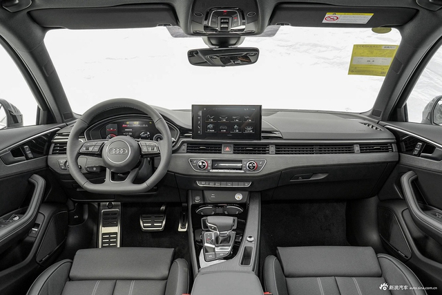 2024款奥迪A4L 40 TFSI 豪华动感型(星夜版)