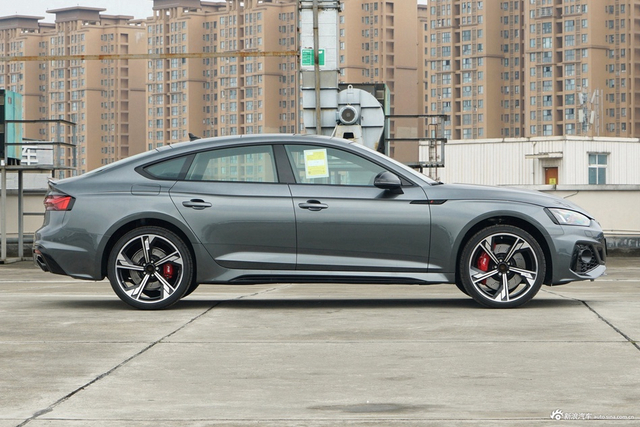 2022款奥迪RS5 2.9T Sportback 黑曜版
