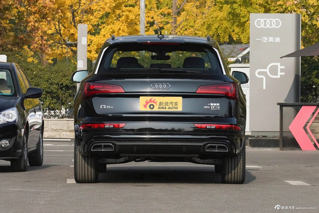 2024款奥迪Q5L 45 TFSI 豪华动感型