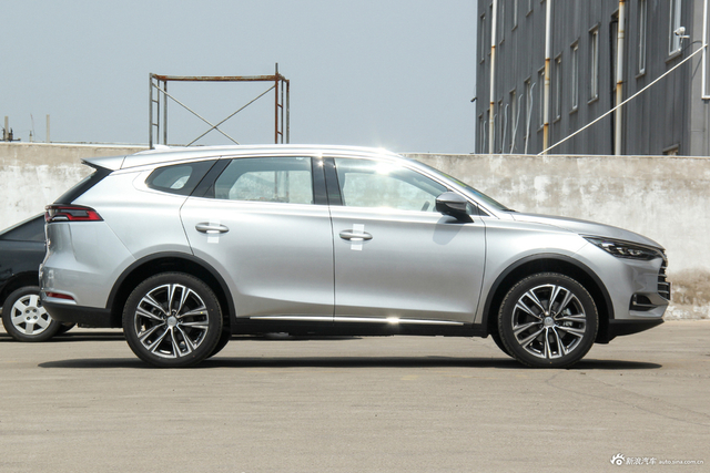 2018款比亚迪唐2.0T自动智联尊荣型7座