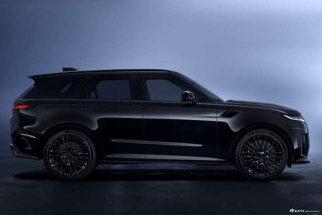 2025款揽胜运动 4.4 V8 SV Black Edition 官图