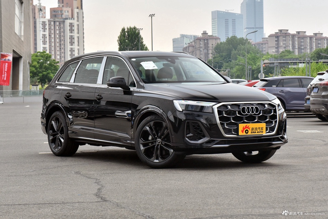 2025款奥迪Q7 55 TFSI quattro S line运动型