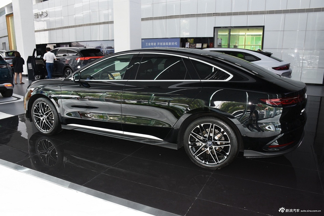 2025款比亚迪汉EV 605km尊贵版