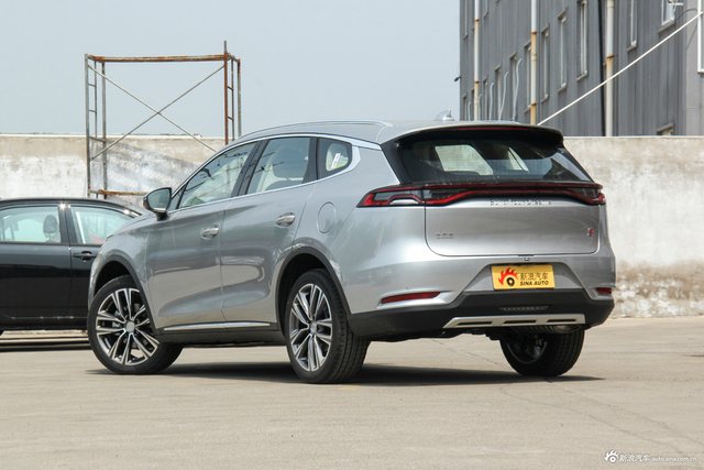 2018款比亚迪唐2.0T自动智联尊荣型7座