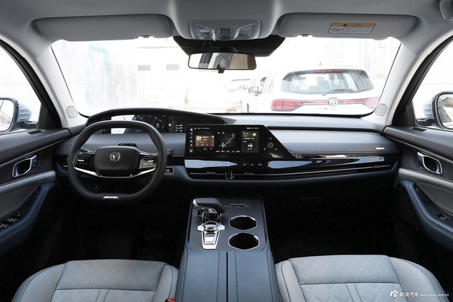 2022款长安UNI-K混动 蓝鲸iDD 尊贵型
