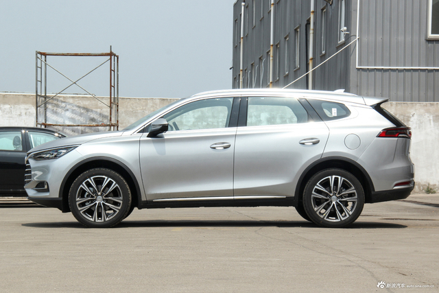 2018款比亚迪唐2.0T自动智联尊荣型7座