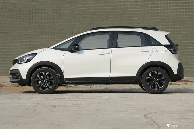 2023款LIFE 1.5L CVT CRO-SS灵趣版