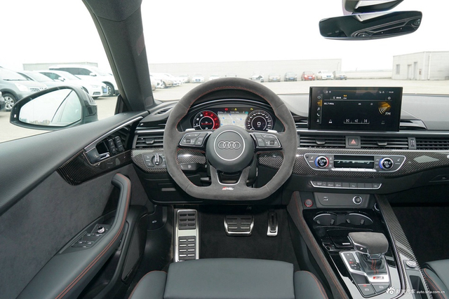 2022款奥迪RS5 2.9T Sportback 黑曜版