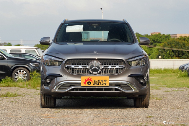 2025款奔驰GLA 200
