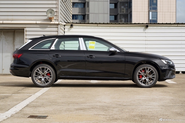 2025款奥迪S4 Avant 3.0TFS