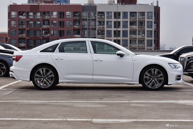 2025款奥迪A6L 改款 45 TFSI 臻选动感型