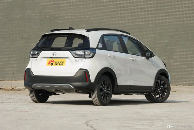 2023款LIFE 1.5L CVT CRO-SS灵趣版