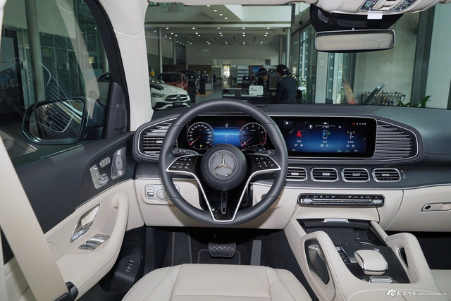 2025款奔驰GLE级 改款 GLE 450 4MATIC 豪华型
