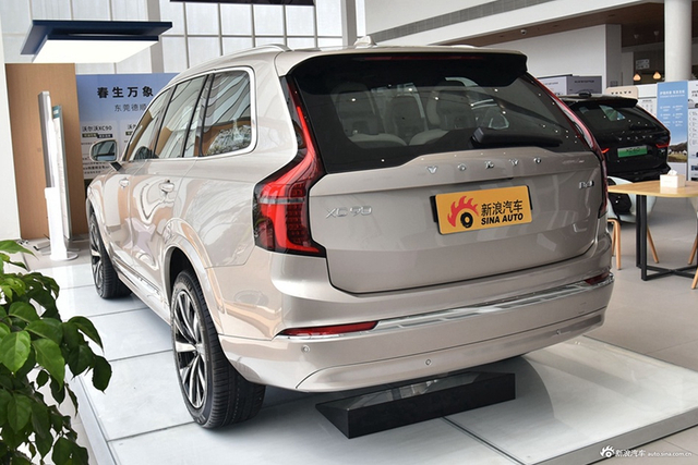 2025款沃尔沃XC90改款 B6 智远豪华版 6座