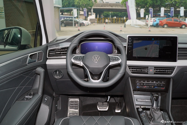 2024款途观L 出众款 330TSI 自动两驱R-Line龙耀版